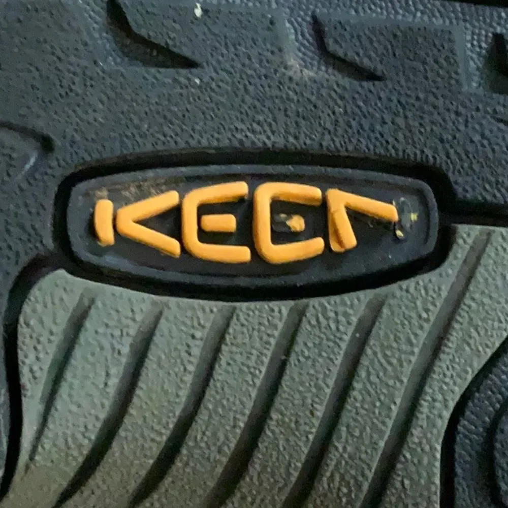 Size 8 Black Keens!!!